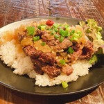 Oomiya Baru - 牛肩ロース　ハラミ　サーロインの三種盛り合わせ丼