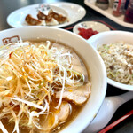 喜多方ラーメン坂内・小法師 - 料理写真:ねぎ焼豚ラーメン半チャーハン餃子３個