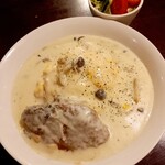 隣の洋食屋さん ブラボーパパ - ハンバーグオムライス+ミニサラダ