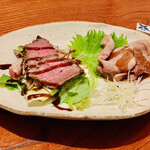 ももんじや - ◎鹿肉と猪肉のたたき。