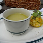 ガーブ コスタ オレンジ - スープとサラダ