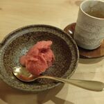 勢麟 - 掛川苺のソルベとくろもじ茶