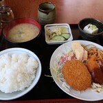 一富士食堂 - 日替定食(カレーコロッケとカニクリームコロッケ、ミニ玉子焼) 730円