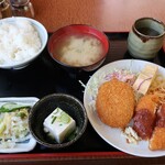 一富士食堂 - 日替定食(カレーコロッケとカニクリームコロッケ、ミニ玉子焼)