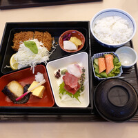 とんかつ まい泉 青山本店 - 青山彩花弁当