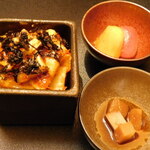 西麻布 焼肉 X - 白菜のキムチ、アイコトマトとパイナップル、自家製がり(TENコース)