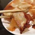 Chinese Restaurant HACHI - 羽根つき焼餃子 600円(税込)