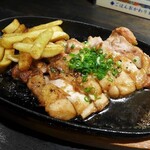 Kushi Yaki Ba Chigusa - ガーリックチキン定食