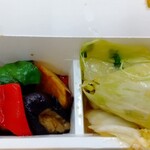 パリヤ - 季節野菜の醤油マリネ、ちぎりキャベツと白菜の青山椒オイル ♪