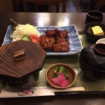 Nagoya Saisei Sakaba Mitsue Mon - 下味しっかりの唐揚げだけど肉質は少し硬め。立地を考えるとコスパは良い。