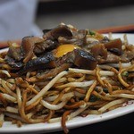 天龍 - しいたけ焼きそば800円♪干ししいを甘辛く煮てあって生卵と
