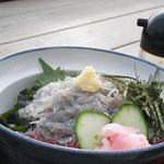 魚見亭 - 生シラス丼