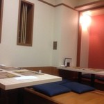 かず味家 - 座敷は掘りごたつ式