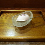 徳うち山 - 桜のアイス。