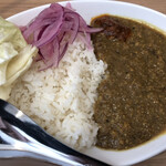 ねいろ屋 - カレーはスパイシーだけど野菜由来の甘さを感じます。