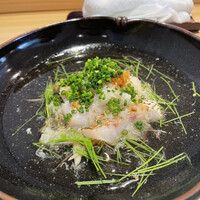 すし 副島康広 - 7日熟成　ノドグロの酢の物　　あぶらののったノドグロの炙りとオリジナルの柿酢を使った酢の物。柔らかな酸味と、薬味野菜であっさりいただけます⭐️⭐️⭐️⭐️⭐️
                    