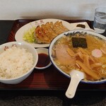 白龍 - 完全なる食べ過ぎ乙。しっかしラーメンプースーは唯一無二かも試練。