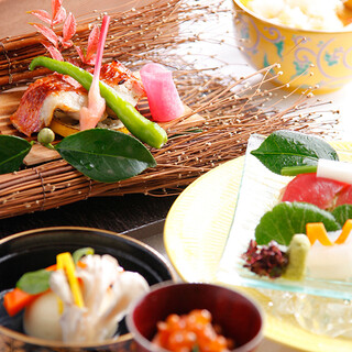 < Japanese-style meal centered on carefully selected Japanese cuisine...>