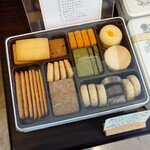 プティ・クレール - クッキー缶 大 たしか￥3000くらいだったかと