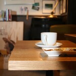 ジャズ喫茶 アビーロード - メニューはコーヒーだけ！お替りあり。チョコレート.菓子付き。フルーツジュースあり.コミコミ上限料金¥700