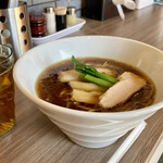 ら～麺 どらせな - すっきりとシンプルな装いの醤油ラーメン