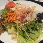 THE NEW YORK BAYSIDE KITCHEN - 好きなだけ盛り付けたサラダ類！キャベツの千切りは無かった(/o＼)