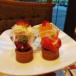 水信フルーツパーラー - 上段はタルトに グラスデザート。