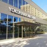 水信フルーツパーラー - ４月22に運行開始した ヨコハマエアキャビン。桜木町駅から コスモワールドまでの約600㍍間を結ぶロープウェイ。