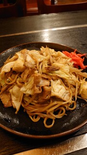 Okonomi Sachi - 焼きそば太麺にく750円
