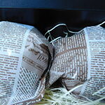 西麻布 焼肉 X - お土産のカレーパンの入った箱を開けたところ