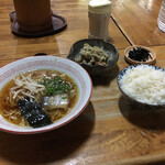 手打ちラーメン たか - ラーメン定食700円