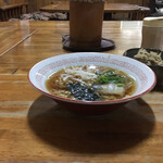 手打ちラーメン たか - 丼も普通のやつ
Aタイプ