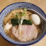 夜は青魚自慢の立ち呑み、昼はラーメンの魅力的なお店へ(*^ー゜