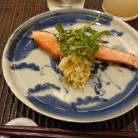 魚菜料理 縄屋 - さくら紅鱒、種付け花にキャベツの酢漬け