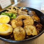 Kiwami Tonkotsu Aodaruma - 大盛まかない丼
