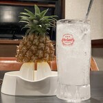 焼肉 石垣牛 うしみず - ドリンク写真:石垣島産パイナップルを贅沢に…♡ 生搾りサワー