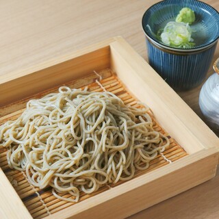 《〆は自慢の手打ち蕎麦で》挽きたて・打ちたて・茹でたてをぜひ