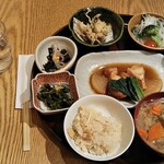 Ookamadomeshi Torafuku - バランス定食「きんきの煮付け」