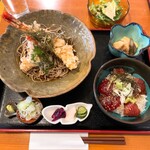 Fukuu Chi - 皇帝の海老天と二八手打ち蕎麦﻿  2300円
                        ミニマグロ丼﻿、小鉢﻿、つけもの﻿