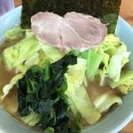 横浜ラーメン武蔵家 船橋店 - 並　油少なめ　キャベツ