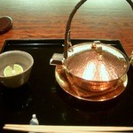 御料理 伊とう - ≪９月≫土瓶蒸し。土瓶じゃなくって、胴の器。中には焼いた湯葉、松茸、鱧、銀杏。胴器は、手入れに手間・暇が掛かります。。。