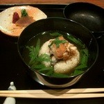 御料理 伊とう - ≪９月≫塗りのお椀の鰻のお茶漬け。信楽焼のお皿の香の物。