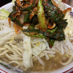 ラーメン二郎 - ラーメン（780円）＋ニラキムチ（100円）、ニンニクコール