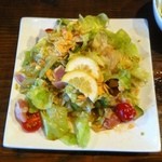 Sumibiyakitori Torisaku - ささみとアボガドのガーリックサラダ