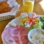 仔犬のワルツ - 朝ごはん。パンおかわりできます。