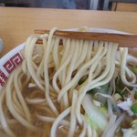 みなもと食堂 - 八幡浜ちゃんぽんでは珍しい太めの平打ち麺