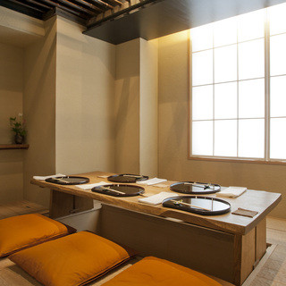 落ち着きのある隠れ家空間で寛ぎのひと時をお過ごしください