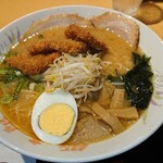 Tontarou - みそカツラーメン  870円