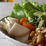 のうてんき - 蕪、ミニトマト、レタスのサラダ、青梗菜としらすの炒め物