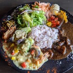 アスコット カフェ - ブラックカレーとグリーンカレーのハーフ＆ハーフ